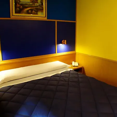 ゲストハウス Tripolis トレド